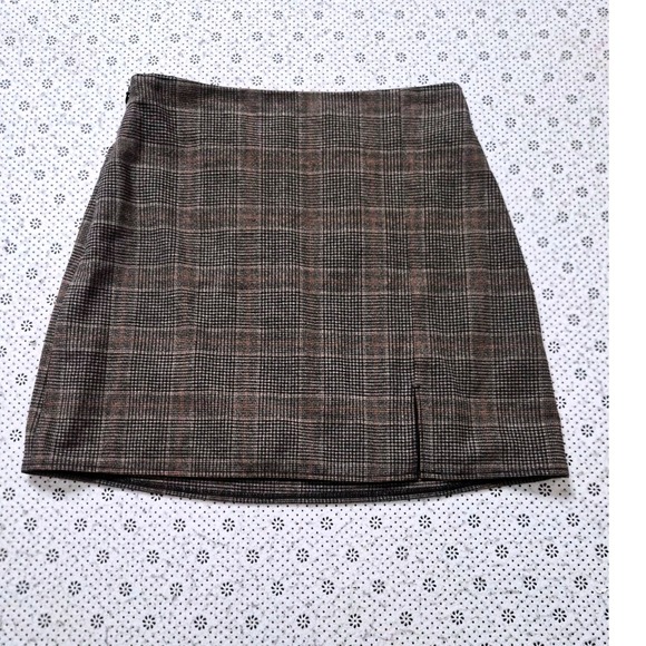 Old Navy Dresses & Skirts - Old Navy Brown Glen Plaid Mini Skirt Side Zip Front Slit Size Small